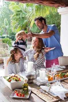 Beach Van, Green Cabin, Shooting Couple, Every Picture Tells A Story, Family Lunch, Outdoor Family Photos, Outdoor Eating, Family Eating, Food Backgrounds