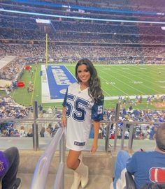 Raiders Football Game Outfit, Carolina Panthers Game Day Outfit, Nfl Game Picture Ideas, Cowboys Game Outfits For Women, Cowboys Game Outfit, Outfits For Football Games, Dallas Cowboys Outfits Woman, Nfl Football Game Outfit, Nfl Game Day Outfit Woman