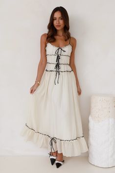 Candy Dress, Patch Dress, Prom Shopping, Maxi Dress Black, Dress Beige, Halter Maxi Dresses, Dress Girl, Flowy Tops, Flowy Skirt