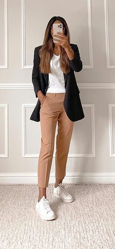 Women’s Fall Outfits For Work, Sneakers Fashion Work Outfit, Colorado Business Casual, Smart Casual Work Outfit Capsule, Urban Dressy Outfits Womens Fashion, Teacher Outfits Private School, Contemporary Business Attire Women, Summer Business Casual Outfits With Sneakers, Commuter Friendly Work Outfits