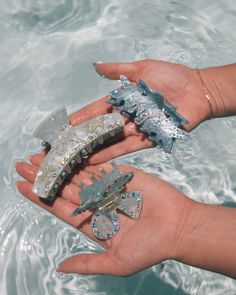 You give me butterflies. Wear this marble butterfly claw clip from morning to night. Adorned with rhinestone crystal details, this will be your favorite Summer accessory. Rhinestone crystal details No pull Use on wet or dry hair 6.5cm long Blue Hair Accessories Aesthetic, Rhinestone Claw Clip, Butterfly Claw Clip, 2000s Accessories, You Give Me Butterflies, Give Me Butterflies, Gift Inspo, Mermaid Inspired, Crystal Butterfly