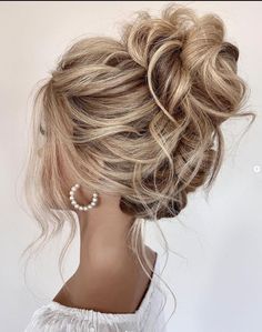 Blonde Bridesmaid Hairstyles, Beach Wedding Updo Hairstyles Bridesmaid, Wedding Updo For Bride, Bridesmaid Hair Volume, Long Hair Updo For Wedding, Low Textured Bun, Textured Bun, Bridesmaid Hair Inspo, Bridemaids Hairstyles