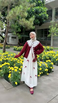 Korean Hijab Outfit, Red Hijab Outfit, Red Dress Hijab, Feminine Hijabi, Outfit Celana, Cute Hijabi Outfits, Lebaran Outfit, Red Hijab, Ootd Dinner