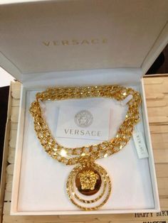 Bathroom Fridge, Chains Rapper, Rapper Chains, Make Money Motivation, Iced Out Chains, Make Easy Money Online, Diamond Grillz, Luxury Motivation, Iced Out Jewelry