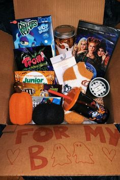 Looking for some fun and festive ways to celebrate Halloween? These 10 boo basket ideas are perfect for adults and kids alike! With a variety of treats, activities, and decorations, these baskets are sure to put a smile on everyone's face. #halloween #boobasket #fall Halloween Birthday Presents, Fall Box Gift, Package Ideas For Boyfriend, Care Package Ideas For Boyfriend, Halloween Presents