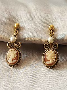 Beautiful vintage cameo earrings made by Van Dell. Marked 1/20 12k gf. Gift Cameo Drop Earrings Jewelry, Cameo Drop Earrings Jewelry Gift, Cameo Drop Earrings As Gift, Classic Cameo Earrings, Classic Cameo Earrings Gift, Vintage Cameo Drop Earrings, Cameo Drop Earrings For Gifts, Antique Cameo Earrings Gift, Antique Cameo Earrings As Gift