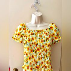 Nwot(New Without Tag) 100% Cottonalgodon Size 14 Casual Yellow Tops With Lemon Print, Fitted Casual Top With Sunflower Print, Casual Yellow Tops With Floral Print, Yellow Floral Print Top For Spring, Spring Yellow Floral Print Top, Summer Yellow Top With Lemon Print, Summer Daisy Print Top For Day Out, Fitted Yellow Tops With Sunflower Print, Yellow Lemon Print Top For Summer