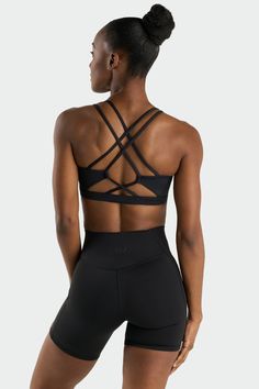 Model Specs: Yazmeen is 5'7”, 129lbs and wearing a Small (Hyper-Power Strappy Sports Bra) Utilizes our exclusive Infi-Stretch DNA®, Infi-Soft DNA®, Infi-Defense DNA®, plus Sweat-Wicking DNA® technologies Strappy Back Design Optimal Training Mobility, Comfort, And Performance TLF High-Tech Gel Chest and Back Designed For: Low, Moderate, or High Impact Workouts & Cardio + All-Day Wear Fabric: Supercharged Interlock DNA® (75% Polyamide / 25% Elastane) Fit: Fitted Colors: Black, Deep Navy, Dark Teal Gym Shorts Outfit, Workouts Cardio, Dna Technology, Strappy Sports Bras, Fitness Challenge, Yoga Fashion, Gym Shorts, Black Sports Bra, Dark Teal