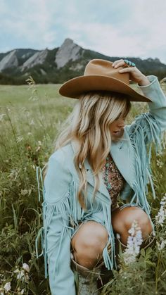 Winter Hashtags, Boho Winter Coat, Hair Hashtags, Photoshoot Western, Western Photoshoot Ideas, Western Photo Shoots, Western Photoshoot, Western Photo