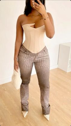 Brown Corset Outfit, Baddie Essentials, Mode Zara, Clubbing Outfits, Fasion Outfits, Girl Fits, Clothing Stores