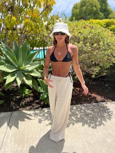 Cowboy Pillows, Bali Outfits, Bali Outfit, Thailand Outfit, Build A Capsule Wardrobe, Linen Beach Pants, Linen Pants Outfit, Linen Drawstring Pants, Island Outfit