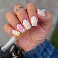 Nail Art For Birthday Party, Birthday Dipped Nails, Confetti Nails Birthday, Confetti Cake Nails, Sns Nails Designs Birthday, Candy Sprinkle Nails, Sprinkle Nails Acrylic, Star Confetti Nails, Confetti Dip Nails