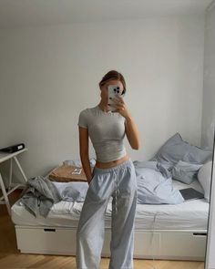 Women's Slim Fit Going Out Crop Tops Casual Solid Color Crew Neck Short Sleeve Tight Tee Shirt Basic Streetwear Skandinavian Fashion, Outfit Inspo Casual, Cute Lazy Day Outfits, Lazy Day Outfits, Stockholm Fashion, Crop Top Outfits, Mode Inspo, Tee Outfit, Tshirt Outfits