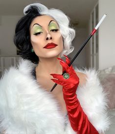 Cruella de Vil Cosplay Makeup + Costume • Sara du Jour Diy Cruella Deville Hair, Cruella Deville Hair, Carnaval Make-up, Black And White Wig, Drag Make-up