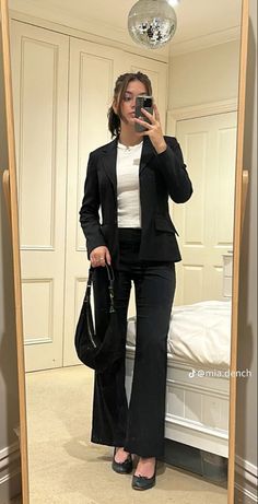 Mun Outfits Girl, Mun Inspo Outfits, Simple Formal Attire Women, Formal Business Attire Women Job Interviews, Vet School Interview Outfit, Cardigan With Trousers, Speech Outfit Formal, Bussines Outfit Ideas, Business Professional Outfits Aesthetic