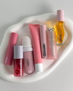 Makeup Bag Essentials, Sephora Skin Care, Pretty Skin Care, Lip Products, روتين العناية بالبشرة, Lip Glosses, Makeup Items, Makeup Essentials, Lip Oil