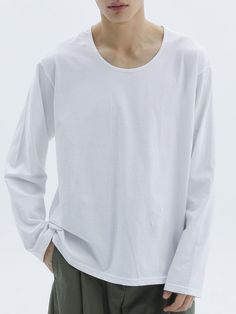 This is a comfortable and modern t-shirt that is made out of high quality cotton 100% fabric. With design detail of basic look, dropped shoulderline, and oversized silhouette, it gives a trendy and casual look.- Relaxed oversized silhouette- Tentar and tumble washed fabric- Dropped shoulder line Minimalist Oversized Everyday Tops, Oversized Simple Cotton T-shirt, White Relaxed Fit Minimalist Top, Plain Cotton T-shirt With Drop Shoulder, Cotton Plain T-shirt With Drop Shoulder, Cotton Drop Shoulder Plain T-shirt, Oversized Simple Cotton Top, Simple Oversized Cotton Top, Minimalist Cotton Tops For Streetwear