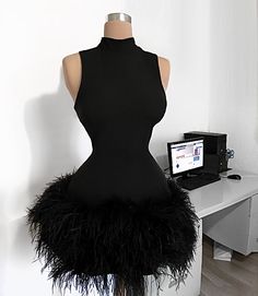 Gala Gowns Classy, All Black Dress Outfit Classy, Black Bday Dress, Birthday Short Dresses, Black Dress Christmas Outfit, Birthday Inspo Outfits, Holiday Outfit Ideas For Women, Birthday Dress Ideas For Women, Feather Trim Dress