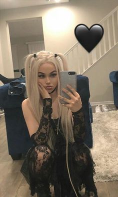 Soft Grunge Hair, Misa Amane, Chique Outfits, Maggie Lindemann, Alternative Makeup, Hair Inspo Color, Grunge Hair, Aesthetic Hair, Grunge Outfits