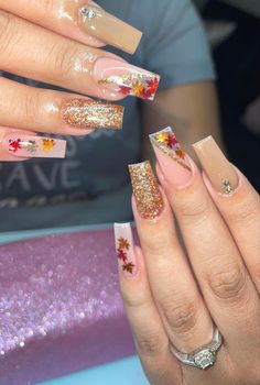 Fall Nails Short Square Acrylic, Short Fall Inspo Nails, November Into December Nails, Nails Ideas For November, Thanksgiving Nails Acrylic Coffin Short, Acyrilics Nails Thanksgiving, Easy Thanksgiving Nail Ideas, Sparkly Thanksgiving Nails, Encapsulated Nails Fall