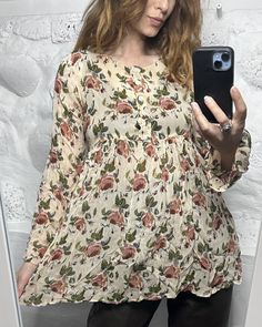 It's a Vintage90s cute and romantic light floral tunic, blouse. Long sleeve. Buttoned. High waisted. Flared. Size: S / M. Brand: ONE 2 THREE. Great vintage condition. Model's height: 5'8 / 178 cm / Size S. MEASUREMENTS: Shoulders: 15 inch / 39 cm. Sleeve: 24 inch / 61 cm. Bust doubled: 39 inch / 100 cm. Length: 29 inch / 75 cm. Worldwide shipping. Shipping takes to: USA 7-14 days.  EU 4-7 days. Others countries 7-14 days. Empire Waist Top, Empire Waist Tops, Roses Print, Cute Blouses, Floral Tunic, Print Blouse, Floral Blouse, Printed Blouse, Empire Waist