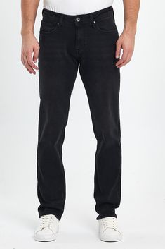 These jeans are designed for men. They have a regular rise, a comfortable fit and a straight cut. There are five pockets. This product combines comfort and style and is an ideal choice for everyday use. -Regular Fit: means that garments are designed for a typical body type. This cut usually offers a medium fit that is neither too tight nor too loose. This means that a garment generally comes in standard or medium sizes and can fit most people. -5 Pockets: This usually refers to five pockets on a Black Straight Jeans With Five Pockets, Straight Black Jeans With Five Pockets, Black Straight Leg Jeans With Five Pockets, Black Straight Denim Bottoms, Black Straight Leg Jeans With Hip Pockets, Black Straight Fit Bottoms With Five Pockets, Black Bottoms With Five Pockets And Straight Fit, Casual Black Straight Bottoms, Black Jeans With Straight Fit And Tapered Leg