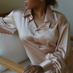 Rose Gold Silk Shirt W/ Black Pearl Buttons Gender Neutral - Etsy Hungary Satin Shirts, Pleather Pants, Gender Neutral Clothes, Satin Blouses, Gold Silk, Beautiful Blouses, Pearl Buttons, Black Pearl, Silk Shirt