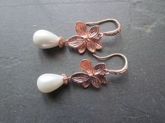 A lovely rose gold pearl earring made with a rose gold floral connector with a pearl drop made with a lovely creamy white shell pearl. #rosegoldjewelry #rosegoldearrings #pearlearrings #giftforher Rose Gold Pearl Drop Flower Earrings, Rose Gold Flower Drop Earrings With Pearl, Feminine Rose Gold Pearl Earrings, Feminine Rose Gold Pearl Drop Earrings, Feminine Rose Gold Drop Bridal Earrings, Delicate Rose Gold Pearl Drop Earrings, Gold Pearl Drop Earrings, Rose Gold Wedding Jewelry, Rose Gold Pearl