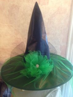 A personal favorite from my Etsy shop https://www.etsy.com/listing/482793813/2016-design-wicked-witch-hat-emerald Wizard Of Oz Witch Costume, Green Witch Hat, Witch Hat Costume, Wizard Of Oz Witch, Fancy W, Witch Hats Costume, Cheer Costumes, Fantasy Fest, Gala Ideas