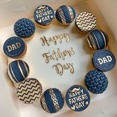 a happy father's day cake with cupcakes arranged in the shape of a circle