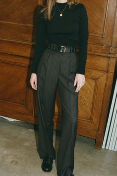 Black Pants High Waisted, High Waisted Trousers Outfit, Professor Outfits, High Waist Black Pants, Elegant Black Pants, Academic Fashion, Italian Pants, High Waisted Black Pants