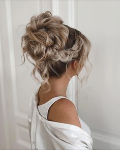 Hair Up For Bridesmaids, Homecoming Hairstyles Buns, Updue Hairstyles For Prom, Updo Hairstyles For Wavy Hair, Updo With Braids And Curls, Prom Hairstyles Up Do, Unique Bridesmaid Hairstyles, Formal High Bun Updo, Formal Hairstyles Braid