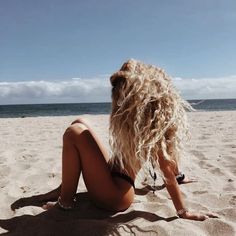 👑 𝔉𝔬𝔩𝔩𝔬𝔴 ——> @𝔗𝔞𝔱𝔦𝔞𝔫𝔞_𝔐𝔞𝔢 Hippie Hair, Photographie Portrait Inspiration, Dream Hair, Beach Hair, Hair Waves, Messy Hairstyles, Curly Hair Styles Naturally, Pretty Hairstyles