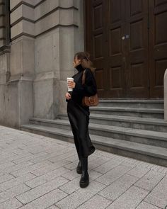 16 Amazing Satin Skirt Outfits Everyone Is Obsessed With - The Wandering Girl Vinter Mode Outfits, Winter Night Outfit, Black Satin Skirt, Winter Mode Outfits, Chic Outfits Classy, Winter Date Night Outfits, Chique Outfit, Parisian Chic Style