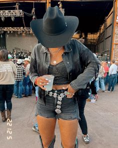 Concert Outfit Casual, Country Fall Outfits, Country Outfits Women, Concert Outfit Winter, Concert Outfit Summer, Country Style Outfits, Cute Country Outfits, Looks Country