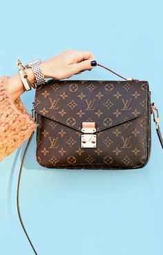 Louis Vuitton Metis Pochette Monogram Brown - € 1.830,00 Τσάντες Louis Vuitton, Pochette Louis Vuitton, Lv Bags, Kelly Bag, Lv Handbags, Prada Handbags, Leather Crossbody Purse, Day Bag, Vuitton Bag