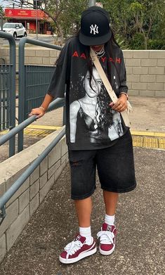 Tomboy Style Ideas, Latina Tomboy Outfits, Tomboy Clothing Style, Tomboy Streetwear Outfits, Tomboy Cute Outfits, Vintage Tomboy Outfits, Tomboy School Outfits, Masc Street Wear Women, Midsize Tomboy Fashion