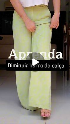 Choco Menta | Moda Feminina on Instagram: "Se você comprou uma calça e a barra está longa demais, posso te ajudar! Eu comprei uma intertela mais fina, cortei no tamanho certo para ajustar a calça e fiz dois pontos de cada lado para garantir que ela fique bem firme e permita movimentos, sem desmanchar, Gostaram?😍

#fashion #truquedeestilo #dicas #dicasdemoda #dicasdebeleza #calça #barradacalça"