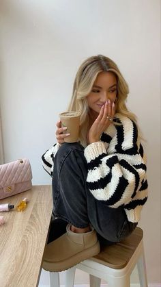 Plus Size Fall Mom Outfits, Vanilla Fall Outfits, Winter Coffee Shop Outfit, Trendy Oversized Striped Cardigan, Winter Outfit Inspo Casual, Trendy Striped Chunky Knit Sweater, Europe Aesthetic Outfit Winter, Almond Mom Outfit, Dresscode School Outfits