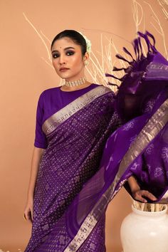 This luxurious Handwoven Pure Zari Silk Kanjivaram saree features a designer pallu crafted with unique Shibori art, offering a sophisticated, exclusive look. Crafted with care, this exquisite saree radiates sophistication and class, creating a stunning statement with subtle artistic elements. Silk Kanjivaram Saree, Artistic Elements, Kanjivaram Saree, Kanjivaram Sarees, Saree Look, Beautiful Saree, Unique Charms, Shibori, Blouse Piece