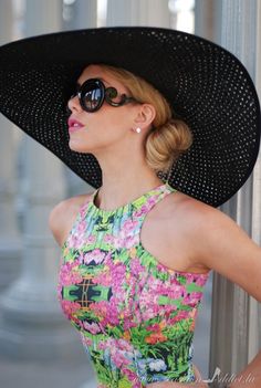 . Kentucky Derby Women, Kentucky Derby Style, Derby Attire, Women In Hats, Kentucky Derby Fashion, Derby Fashion, Talk Derby To Me, Kentucky Derby Party