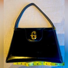 Size Approximately: W 10” D 4” H 7” Handle Drop 7” Black Leather Bag, Bags Vintage, Black Leather Bags, Gucci Black, Gucci Bags, Vintage Gucci, 4 H, Gucci Bag, Leather Bag