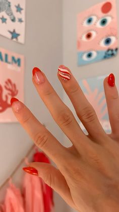 Simple Christmas Nails￼, Easy Christmas Nails For Beginners, Nail Easy Ideas, Aesthetic Nails For Christmas, Cute Nail Ideas Christmas, Red French Tip Christmas, Christmas Easy Nail Designs, Easy Nail Designs Christmas, Gel Nails No Acrylic