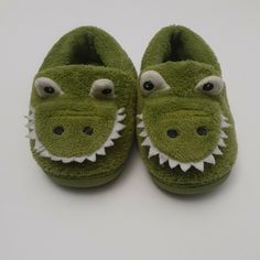 190 Girl & Boy Dinosaur Nonslip Slip On House Shoes Size 2. Condition is "Pre-owned". Shipped with USPS First Class. (1) Dinosaur Slippers, Boys Home, Toddler Slippers, Winter Slippers, Dinosaur Pattern, Fuzzy Slippers, Warm Slippers, Cute Dinosaur, House Shoes