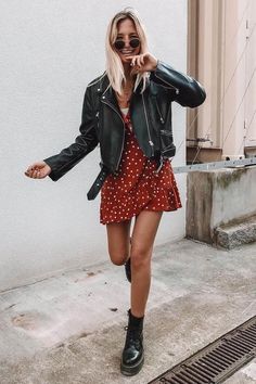 Outfit Leather Jacket, Basic Ootd, Fits Summer, Dr Martens Outfit, Hair Inspired, Doctor Dress, Leather Jacket Dress, Converse Outfits, Mode Prints