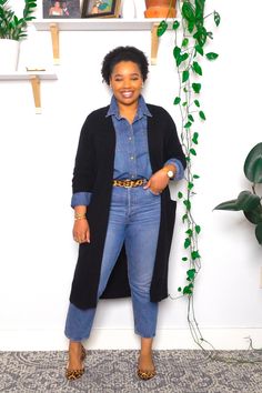 Formal Denim Outfits For Women, Classic Style Outfits Casual, Denim Elegant Outfit, Wide Leg Jeans On Curvy Women, Wide Leg Jeans Outfit Winter Casual Plus Size, Style Wide Leg Jeans Plus Size, Curvy Chic Outfits, Work Outfits Curvy Women, Outfit Curvy Elegante