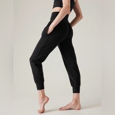 Athleta Mid Rise Black Venice Jogger S Nwt. Nylon/Spandex. Semi Fitted. Zipper Closure Pockets. Black Activewear For Jogging With Elastic Side Panels, Black Stretchable Gym Pants, Black Activewear With Elastic Waistband And Athletic Fit, Black Workout Bottoms With Elastic Side Panels, High Stretch Elastane Activewear For Jogging, Functional Full Length Activewear With Ribbed Waistband, Elastic Black Gym Pants, Go-dry Fitted Activewear For Jogging, Fitted Go-dry Activewear For Jogging