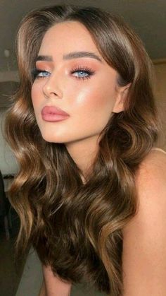 Clica no pin para garantir sua vaga ainda hoje! Glam Angel Makeup, Light Makeup For Prom, Makeup Blue Eyes Brown Hair, Effortless Wedding Hair, Braut Make-up, Nude Makeup, Natural Eye Makeup, Makati