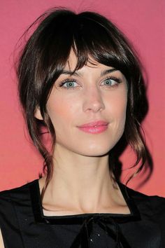 Alexa Chung Fringe, Alexa Chung Haircut, Hairstyles Fringe, Alexa Chung Hair, Celebrity Make Up, Long Face Hairstyles, Tumblr Hair, Fringe Bangs