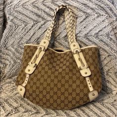 Great Condition! Comes With Bag. Loves This Bag, But Haven't Bee Using It. Open To Reasonable Offers. Medium Size. Gucci Handbag, Gucci Handbags, Gucci Bags, Michael Kors Monogram, Gucci Bag, Medium Size, Limited Time, Bee, Bag Lady